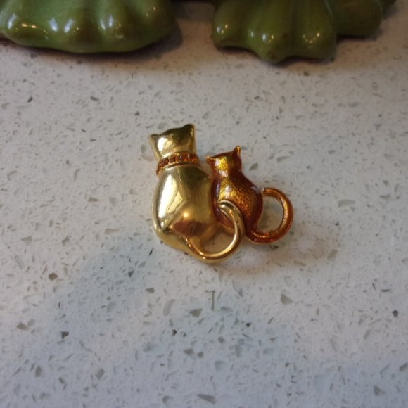 None Jewelry - Cat Pin Brooch Gold Tone & Enamel & Rhinestone